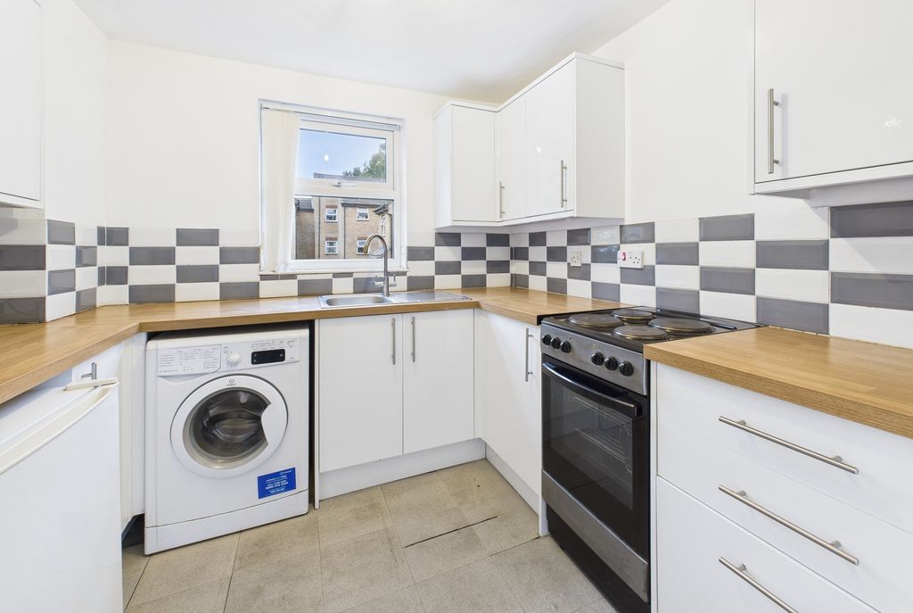 Property photo 2 of 9 Cam02545G0-Pr0490-Still004