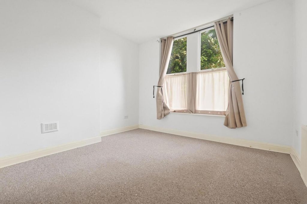 Property photo 2 of 12 Bedroom