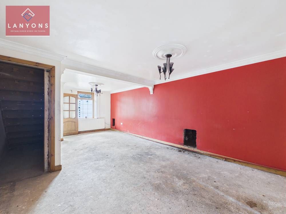 Property photo 3 of 12 Giraffe360-Still006