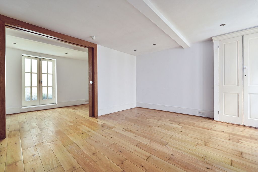 Property photo 2 of 30