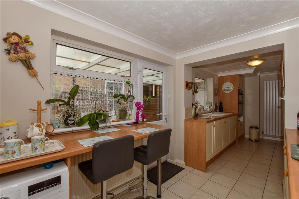 Property photo 3 of 12 Kitchen