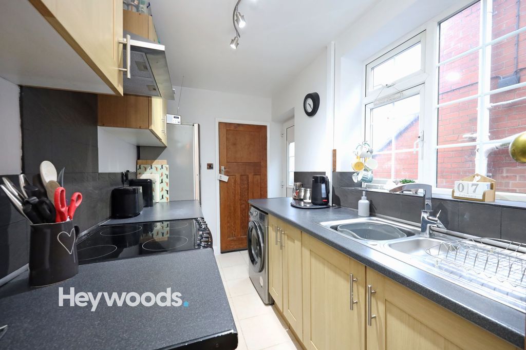 Property photo 2 of 27