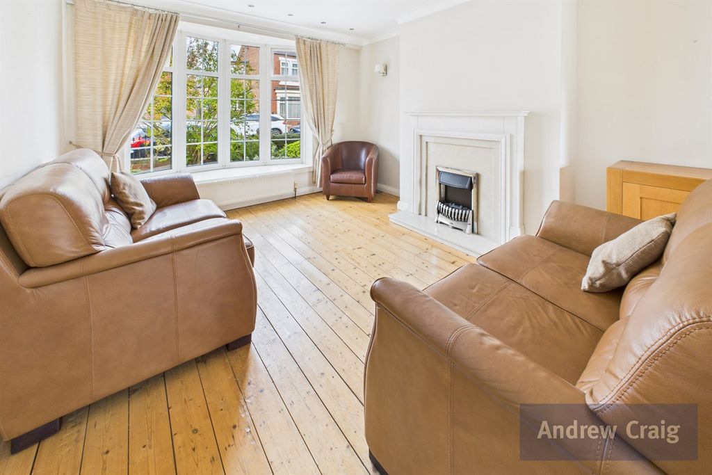 Property photo 2 of 17 Lounge