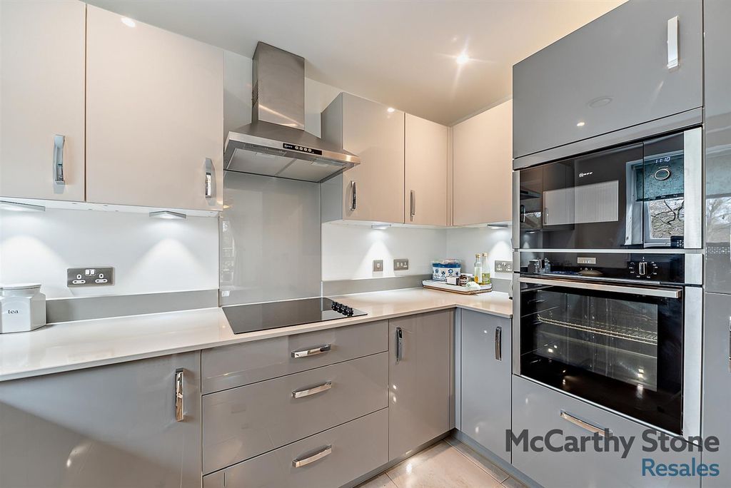 Property photo 3 of 33 8639453-Interior13-800.Jpg
