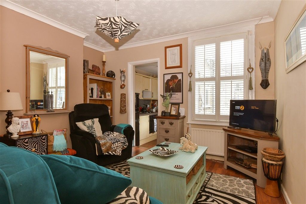 Property photo 3 of 10 Lounge