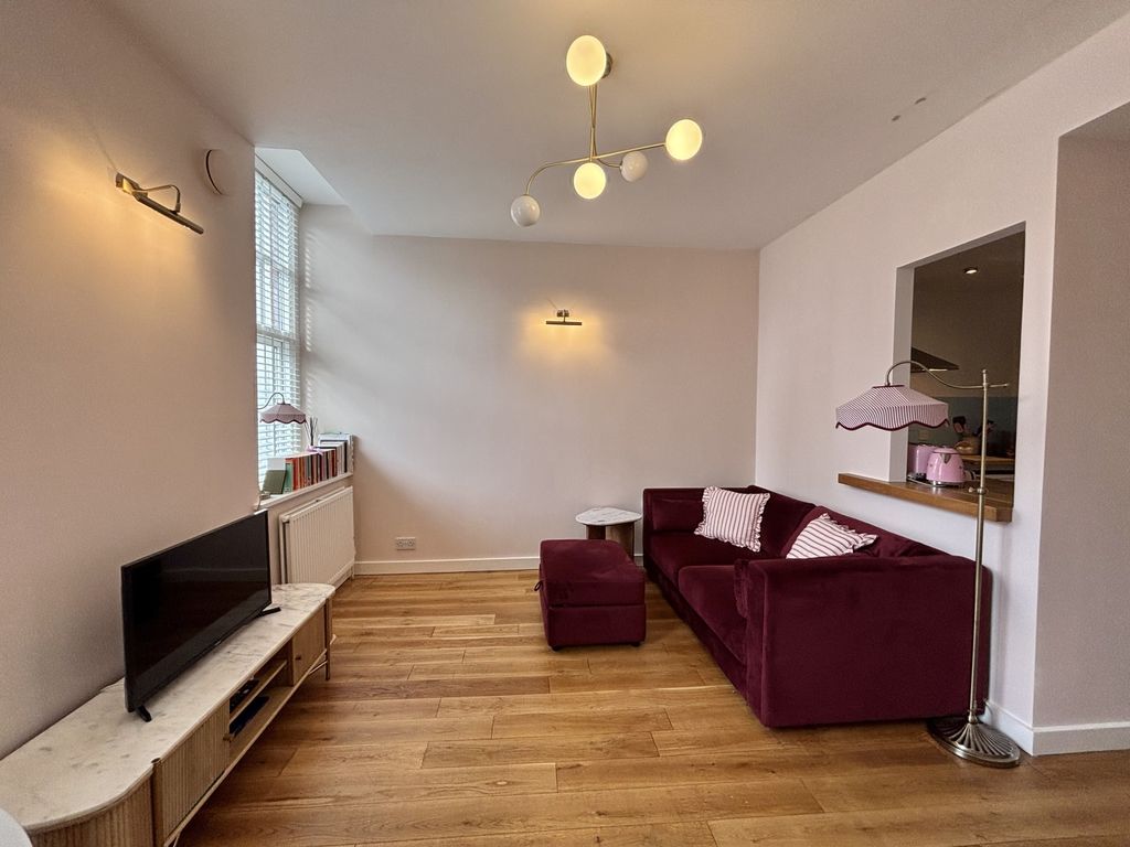 Property photo 2 of 14 Image00003