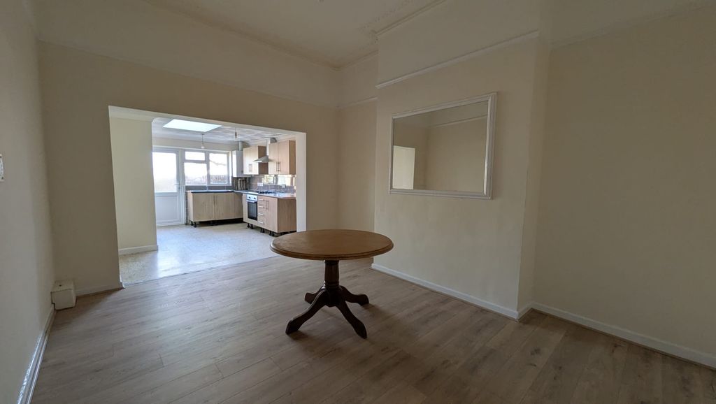 Property photo 3 of 5 9Ff75679-9F74-4577-8ee6-487A4783Bb93