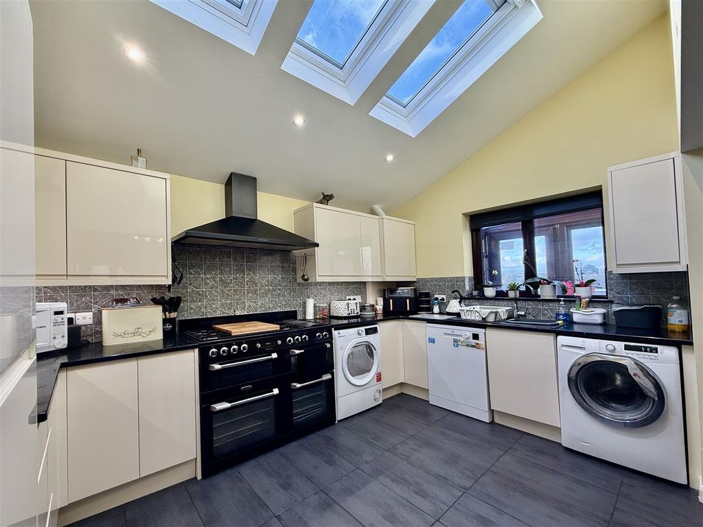 Property photo 3 of 19 Kitchen.Jpg