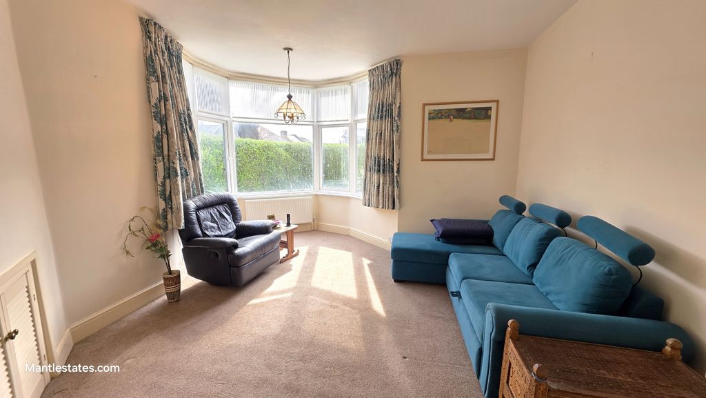 Property photo 2 of 28 Front Reception