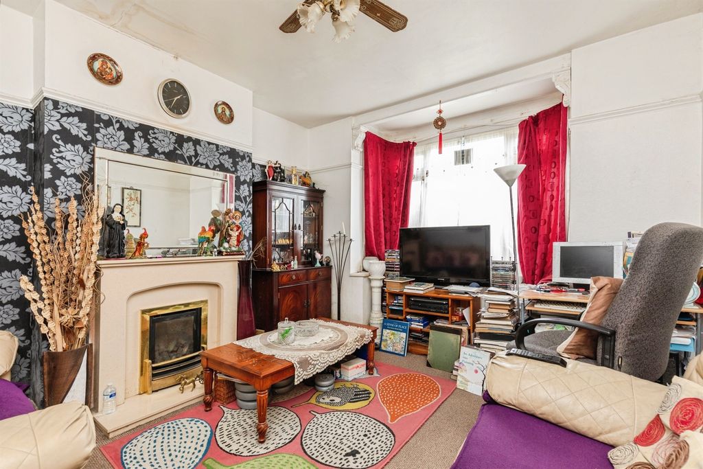 Property photo 2 of 19