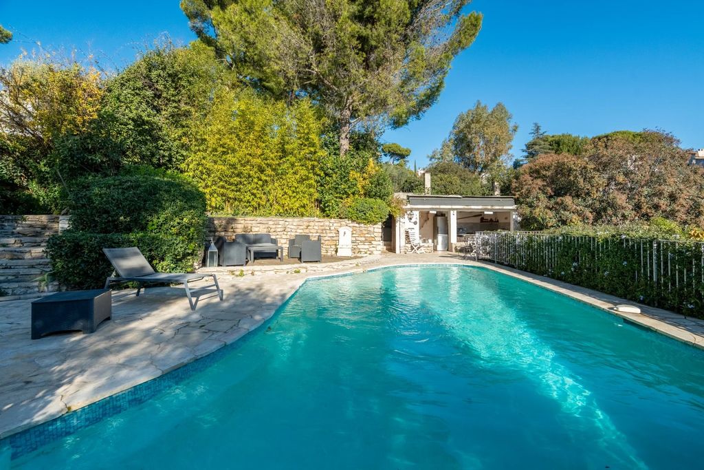 Property photo 1 of 3