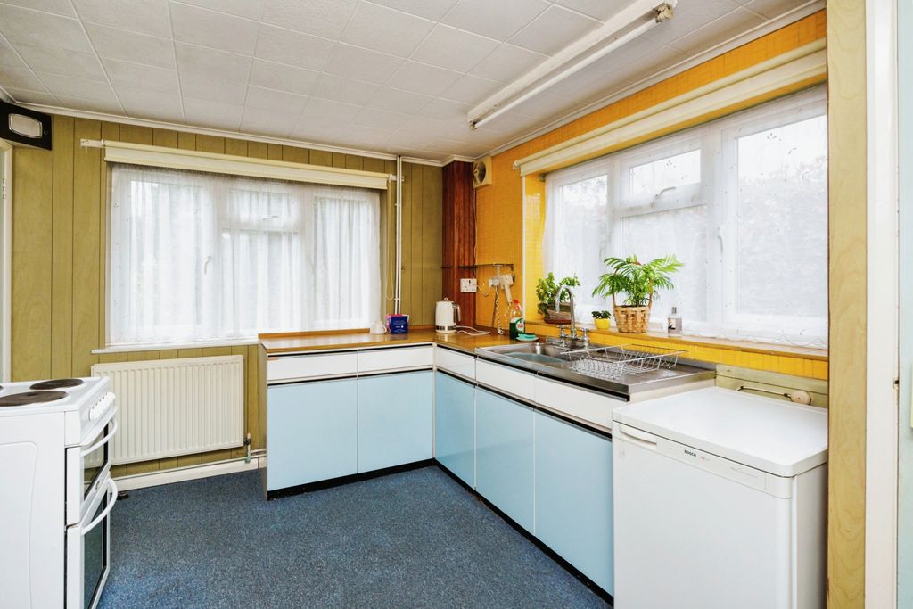 Property photo 3 of 15 Kitchen