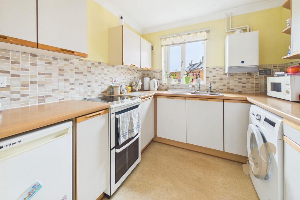 Property photo 3 of 14 Kitchen