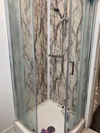 Property photo 2 of 8 A Modern Enclosed Shower Unit With Clear Glass Doo...