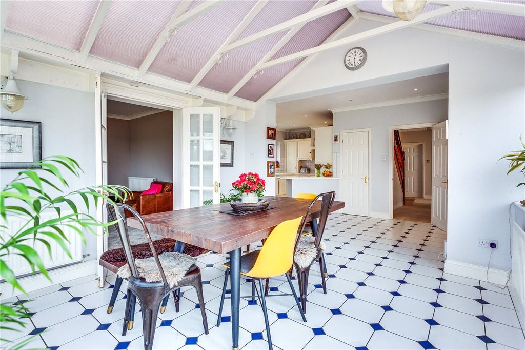 Property photo 2 of 27 Conservatory