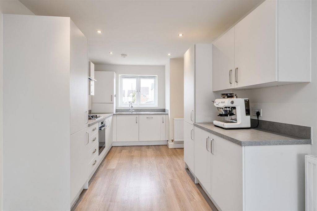 Property photo 2 of 19 18 Kildare Close_12.Jpg
