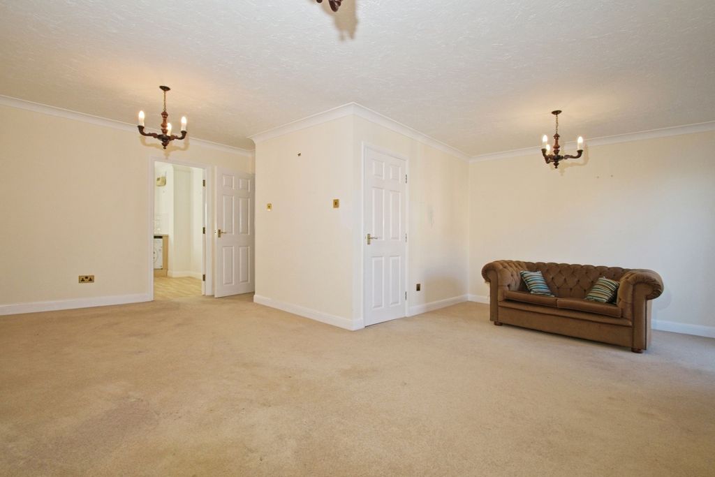 Property photo 1 of 18 Living/Dining Area