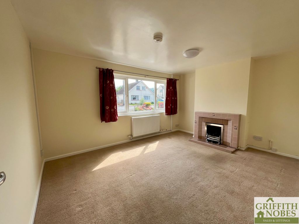 Property photo 3 of 17 Lounge