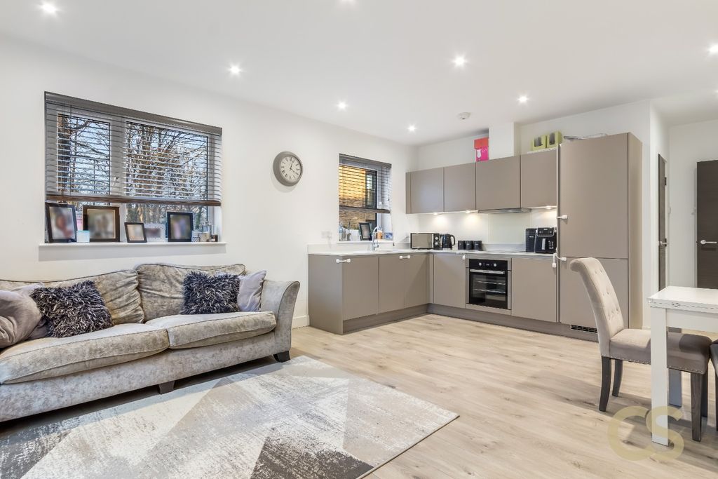 Property photo 2 of 16 4825393