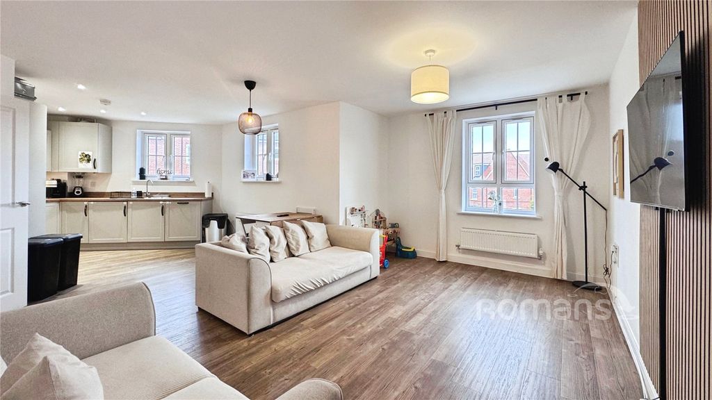 Property photo 2 of 23 Picture No. 14