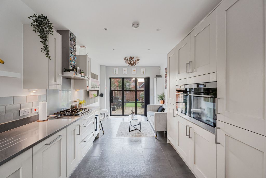 Property photo 2 of 46