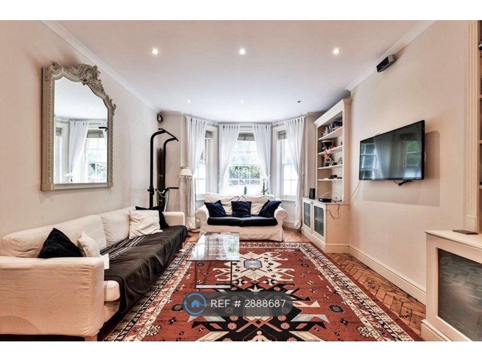 Property photo 3 of 10 Comfortable Sitting Room