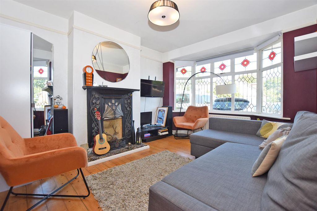 Property photo 2 of 14 Lounge