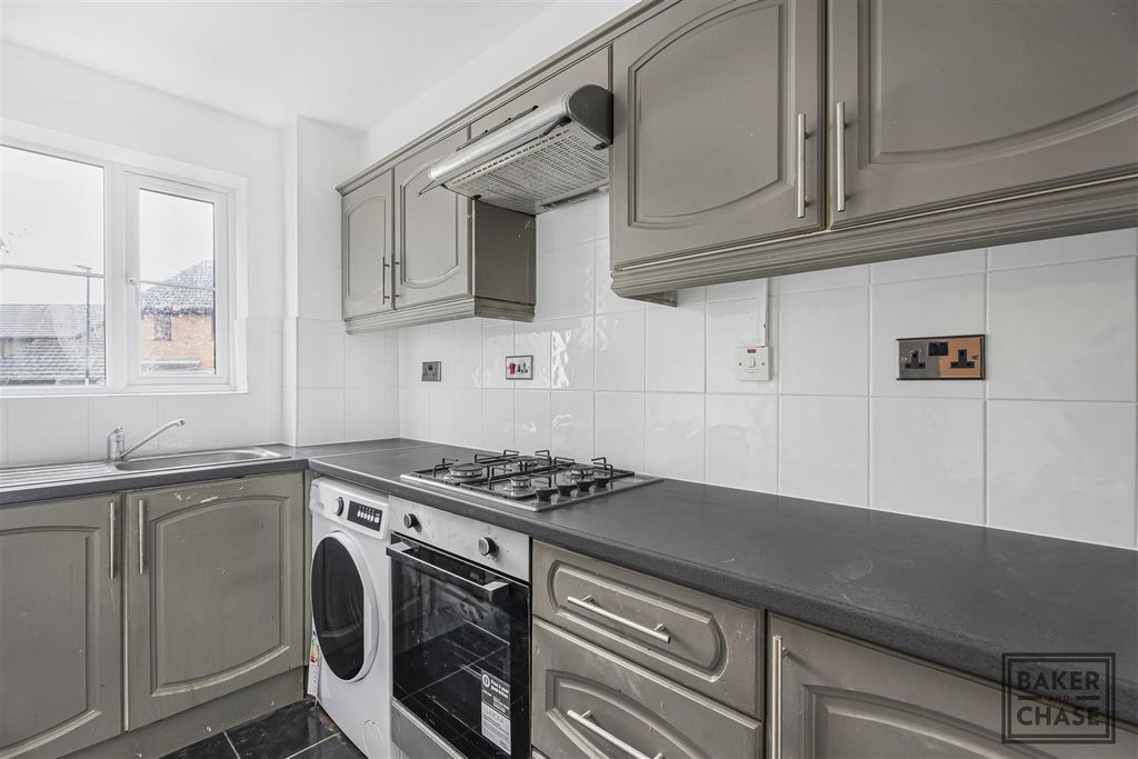 Property photo 2 of 10 Kitchen