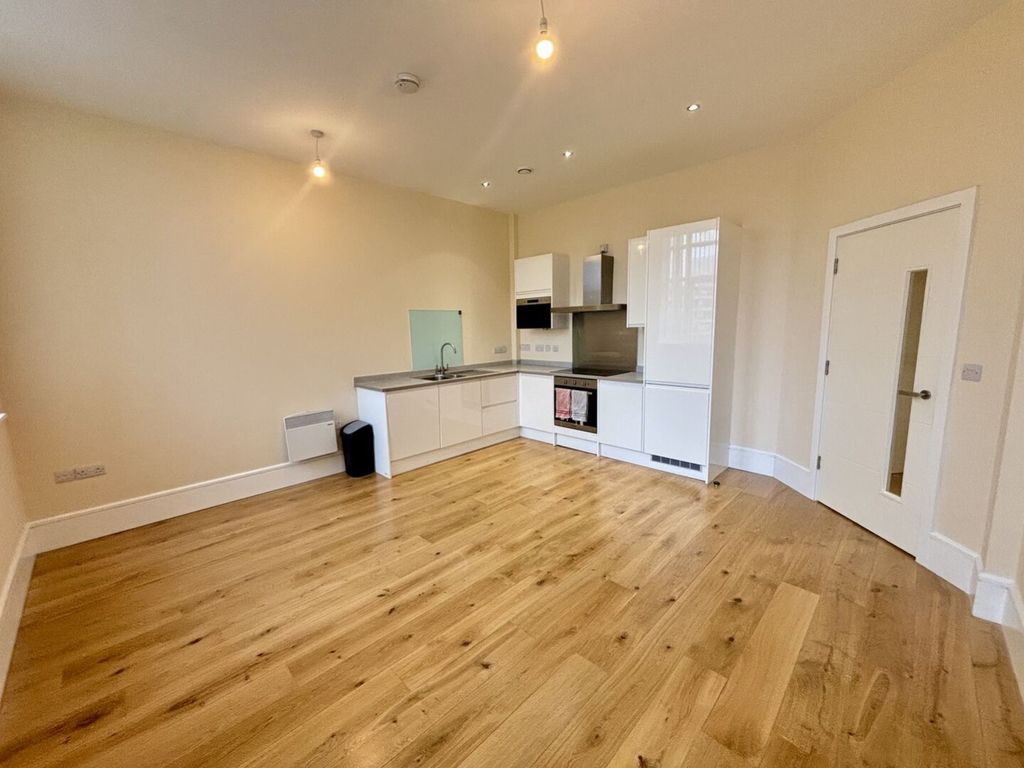 Property photo 3 of 13 Img_34096_18_Original
