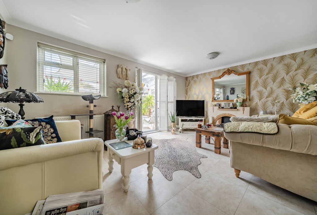 Property photo 2 of 15 1437815-11-69Cbdc...