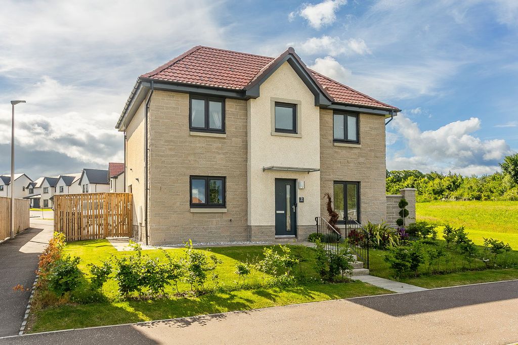 Property photo 1 of 32