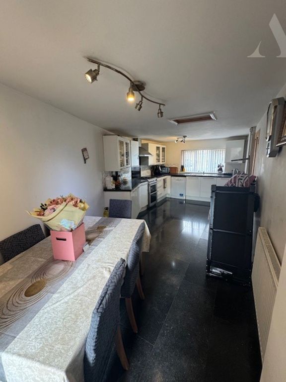 Property photo 3 of 14 39 Bucklands End Kitchen Diner.Jpeg