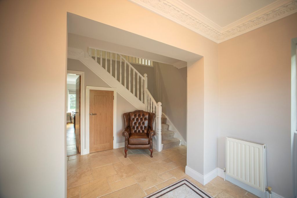 Property photo 3 of 34