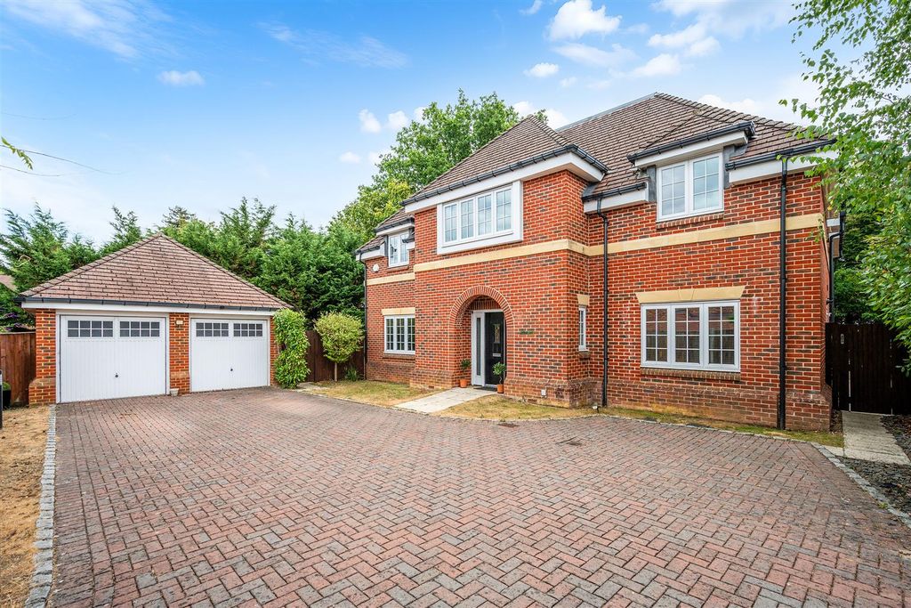 Property photo 1 of 31 Killowen Close, 2- (11).Jpg