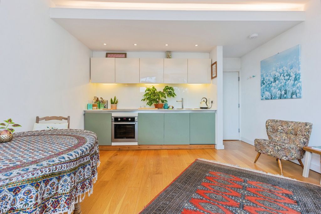 Property photo 3 of 21 Pbox-Img.Jpg