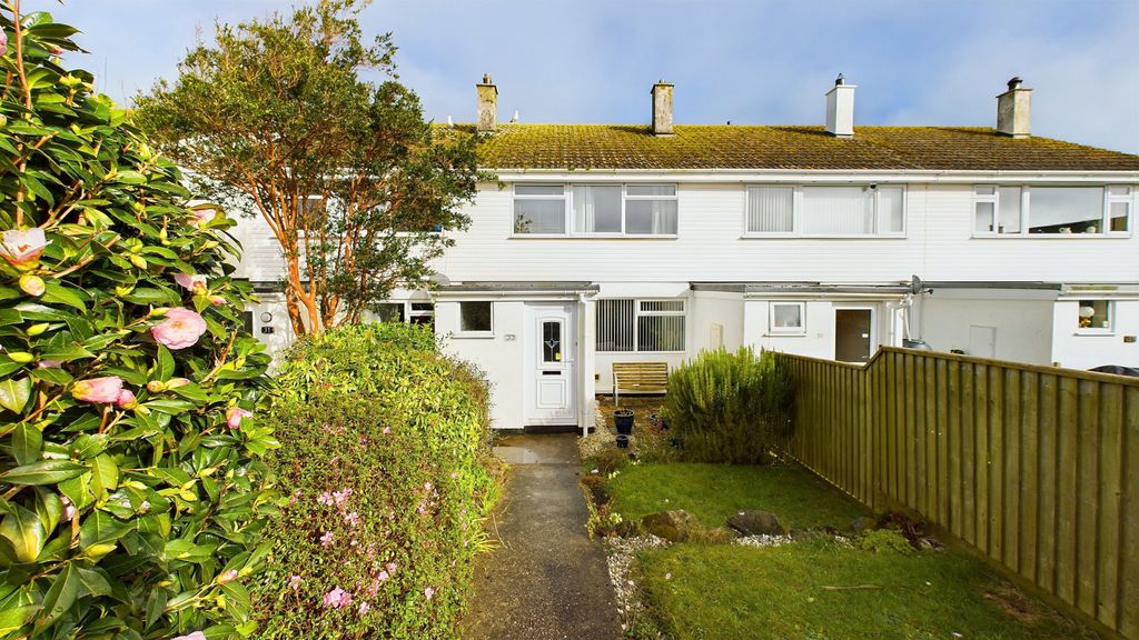 Property photo 1 of 12 3 Bedroom Mid Terraced House For Sale