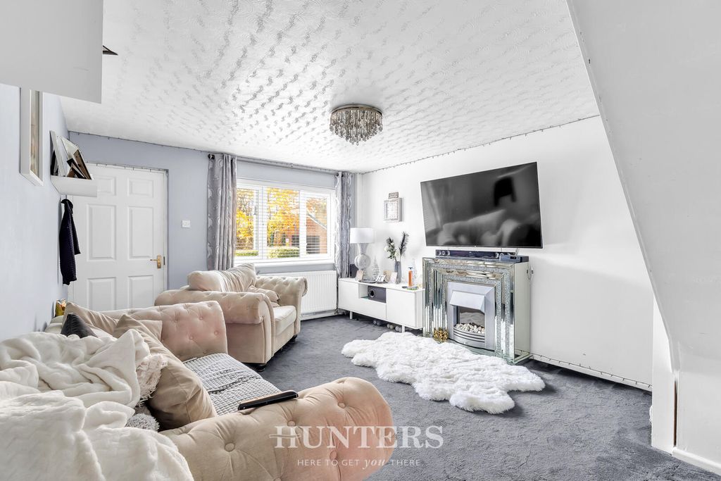 Property photo 3 of 17 Living Room