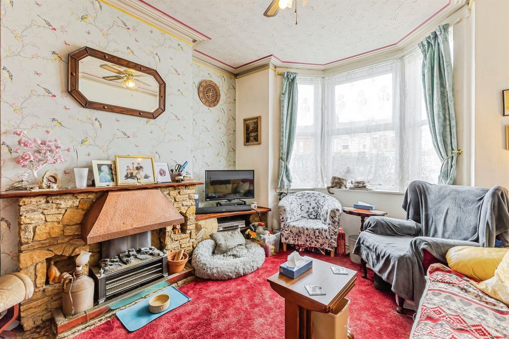 Property photo 2 of 11