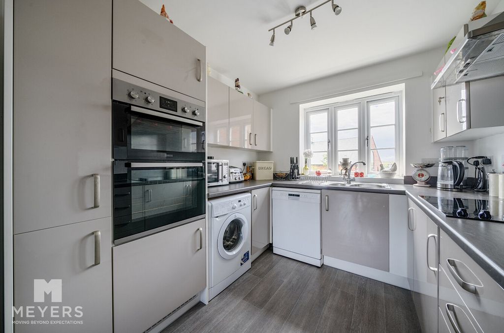 Property photo 3 of 13