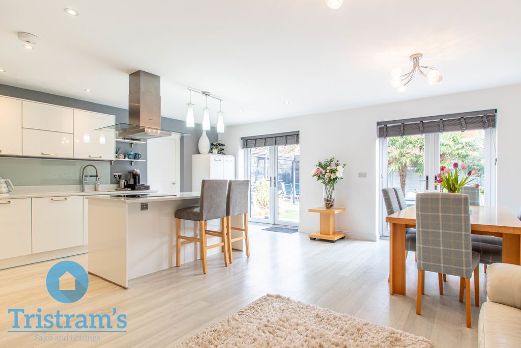 Property photo 2 of 39