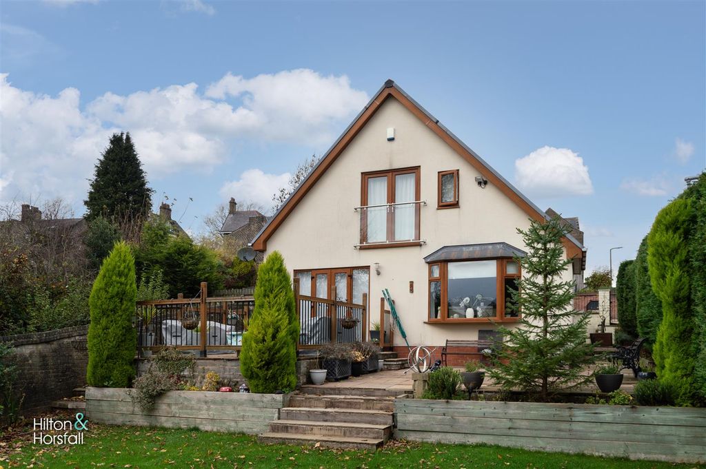 Property photo 1 of 32 Claremont Street