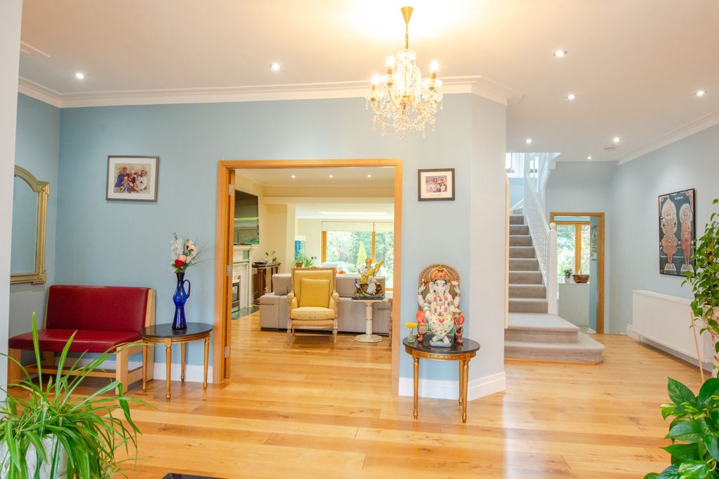 Property photo 3 of 38