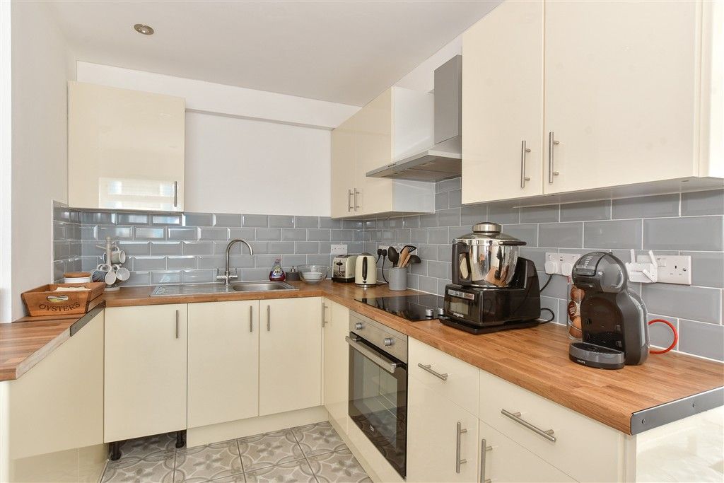 Property photo 2 of 9 Kitchen