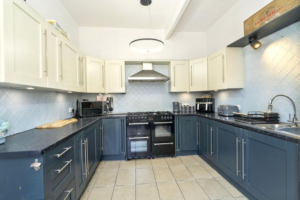 Property photo 3 of 15 Image 2