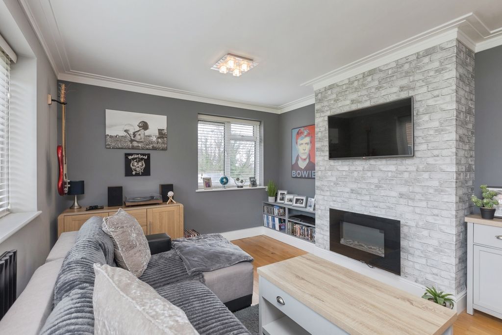 Property photo 3 of 11 Pbox-Img.Jpg