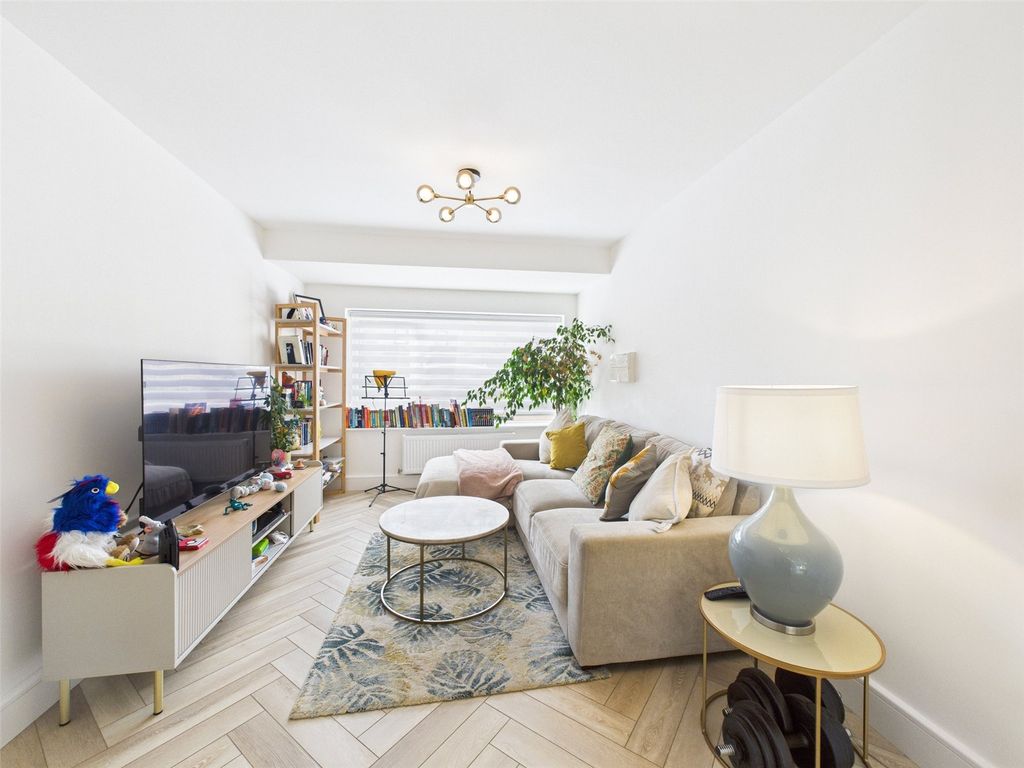 Property photo 3 of 17 Picture No. 06