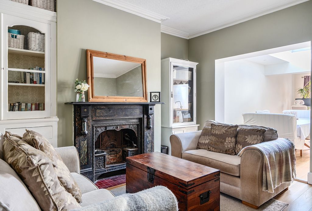Property photo 3 of 20 1346868-11-68Bed8...