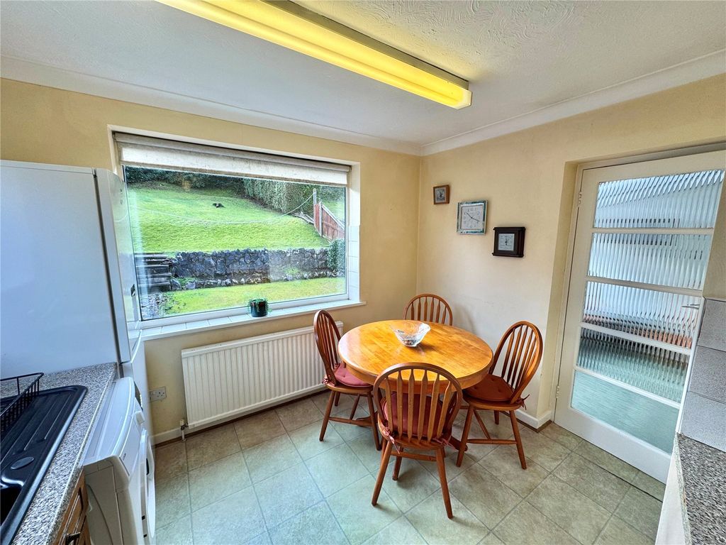 Property photo 3 of 16 Picture No. 12