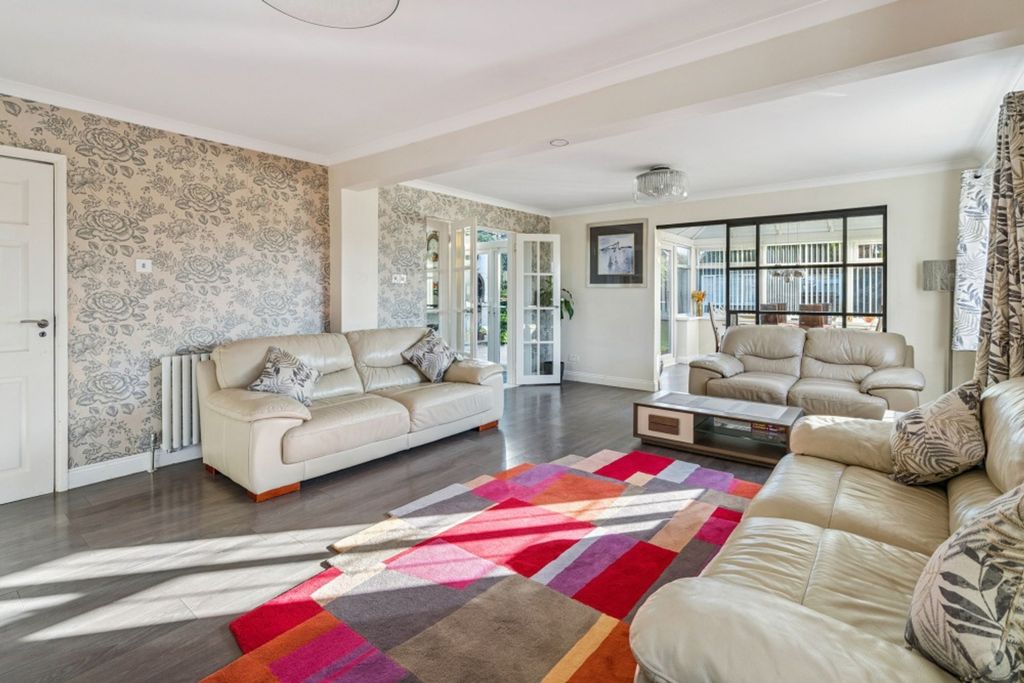 Property photo 3 of 21