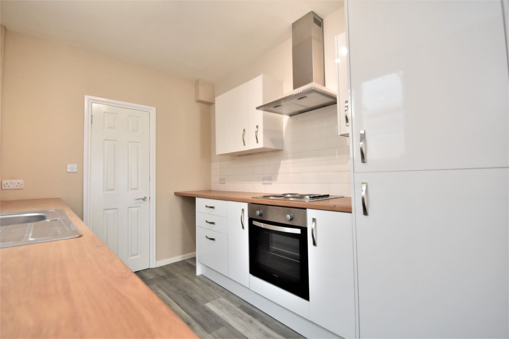 Property photo 3 of 9 Photo 03